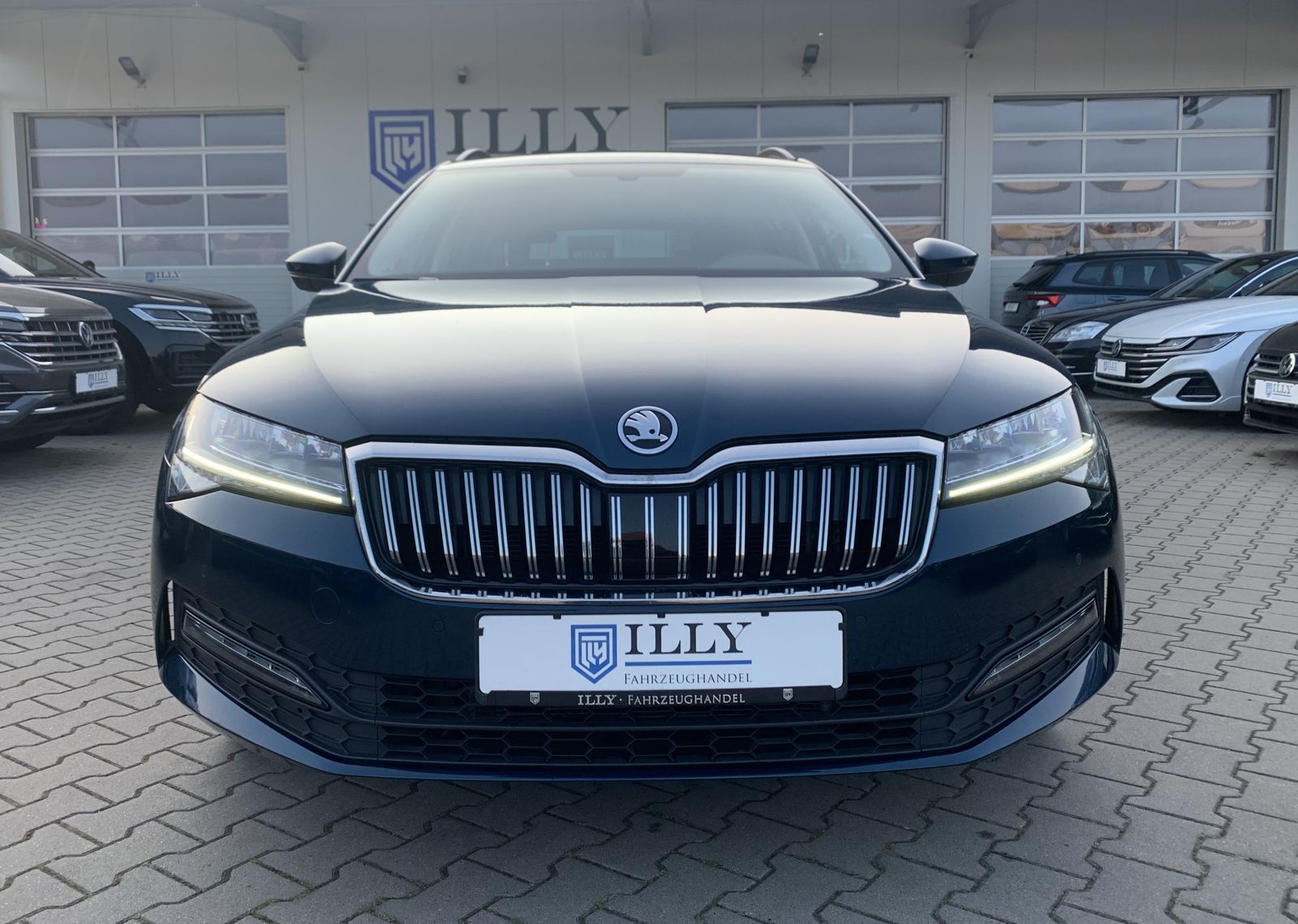 Fahrzeugabbildung SKODA Superb 2.0 TDI*AHK*LED*Cam*CANTON*Digital*ELH*