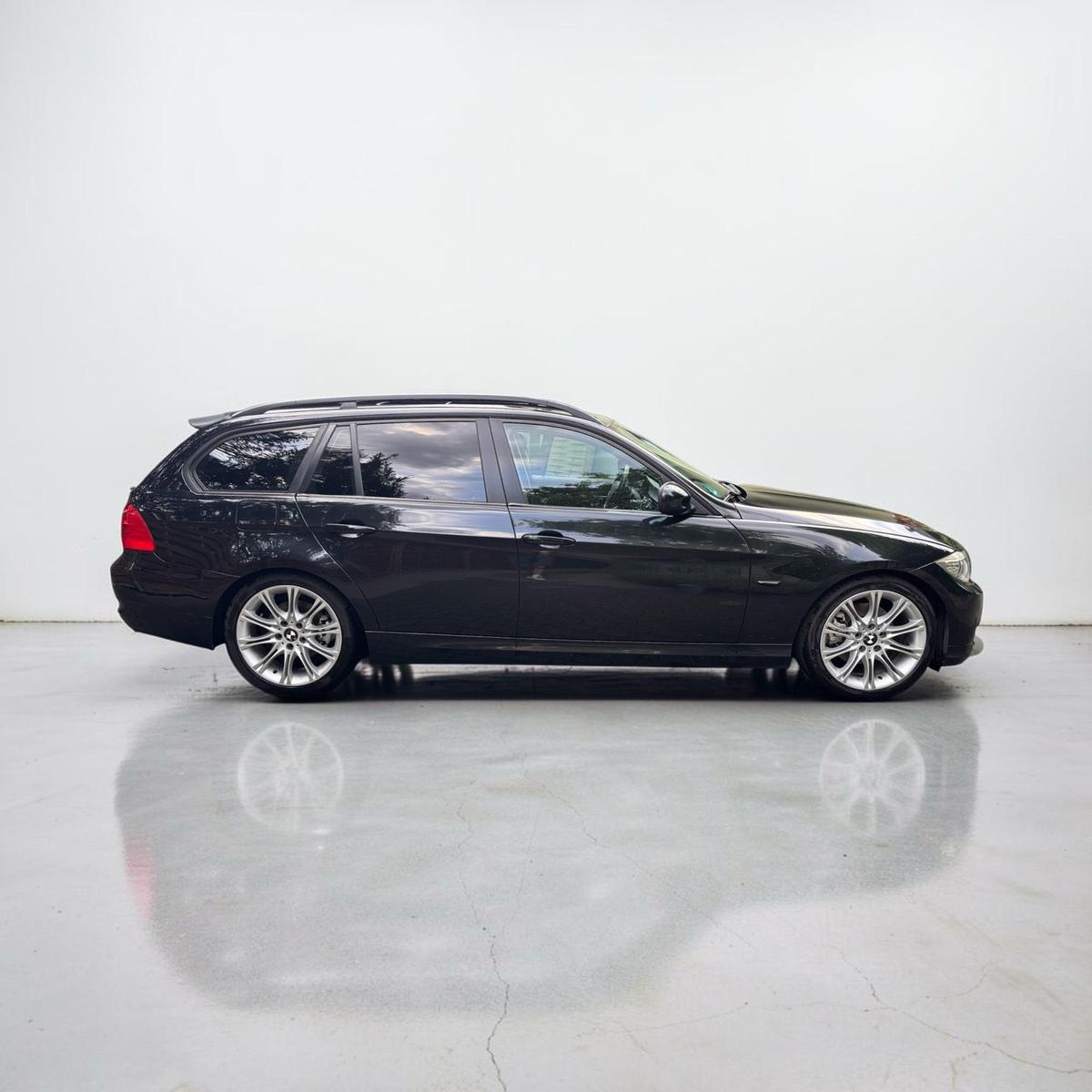 BMW 320 2009 — photo 6
