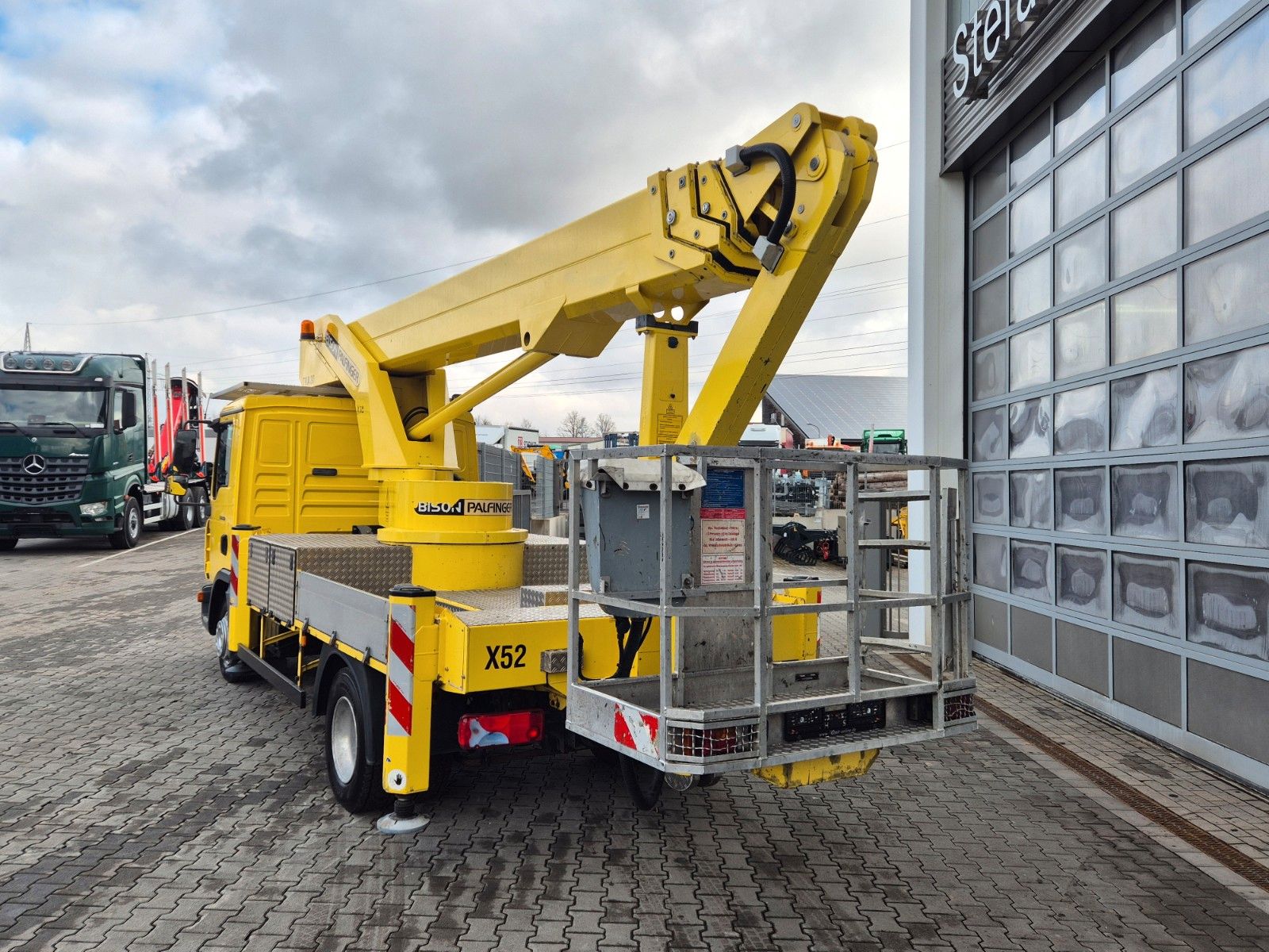 Fahrzeugabbildung MAN TGL 8.150 4x2 Bison Palfinger TKA 30