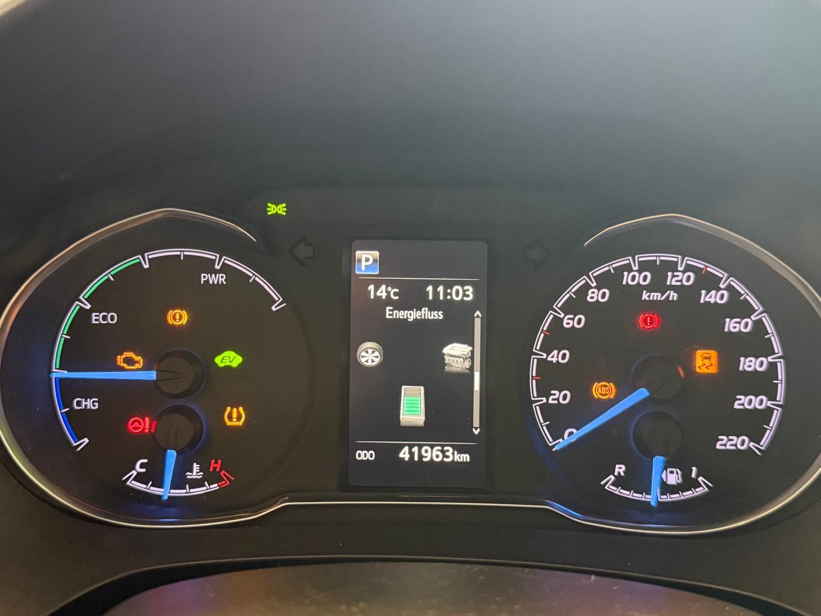 Fahrzeugabbildung Toyota Yaris Hybrid Team D /WENIG KM/SCHECKHEFT/KAMERA