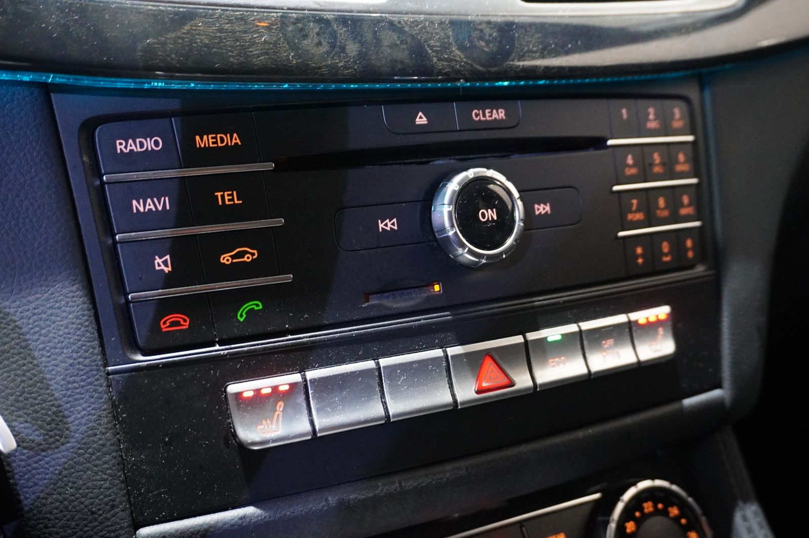 Fahrzeugabbildung Mercedes-Benz CLS 350 COUPE NAVI/AMG/KAMERA/MULTIBEAM/SH/TEMP.