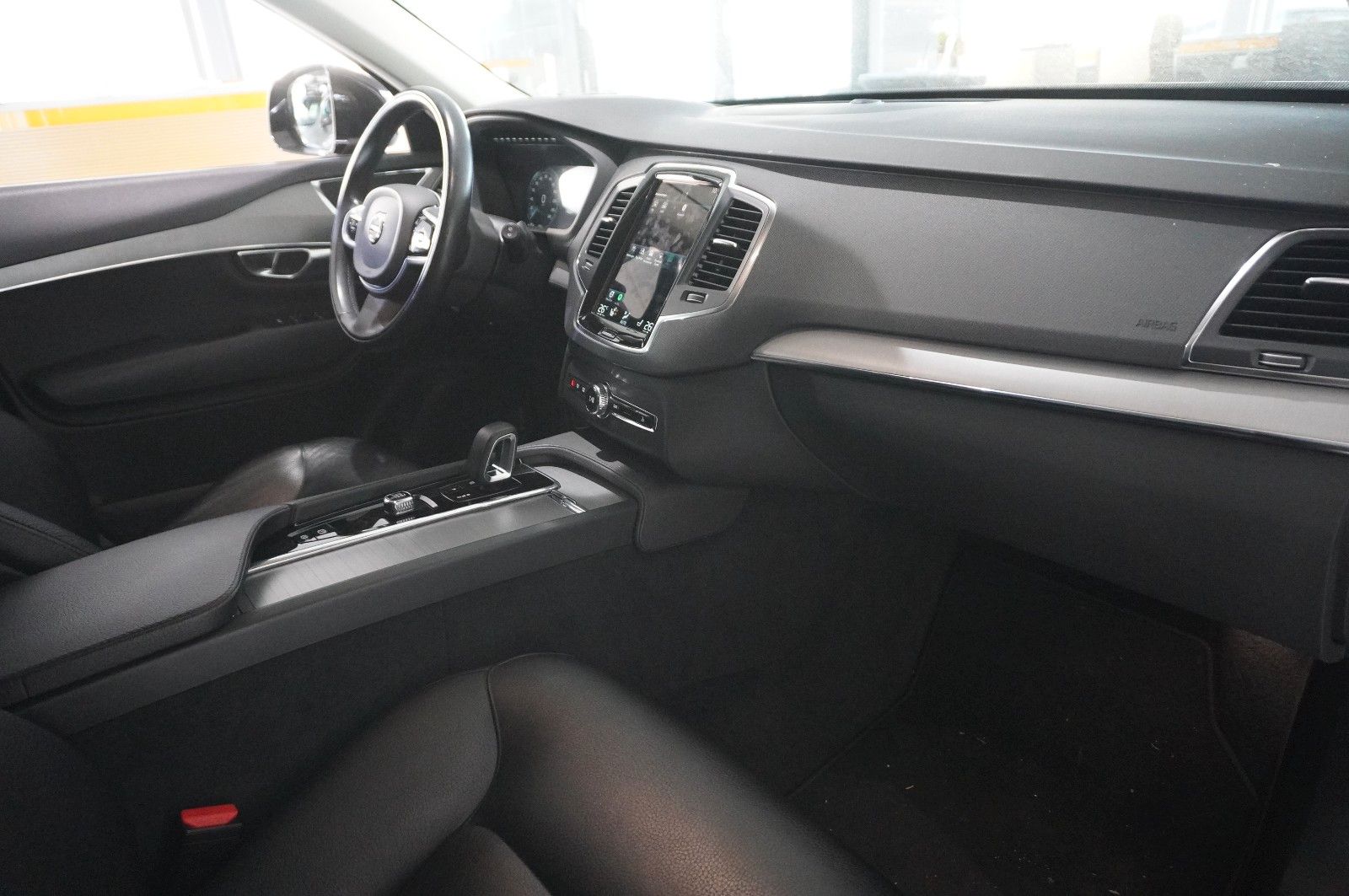 Fahrzeugabbildung Volvo XC 90 B5 D MOMENTUM PRO NAVI/LED/VIRTU/LEDER/AHK