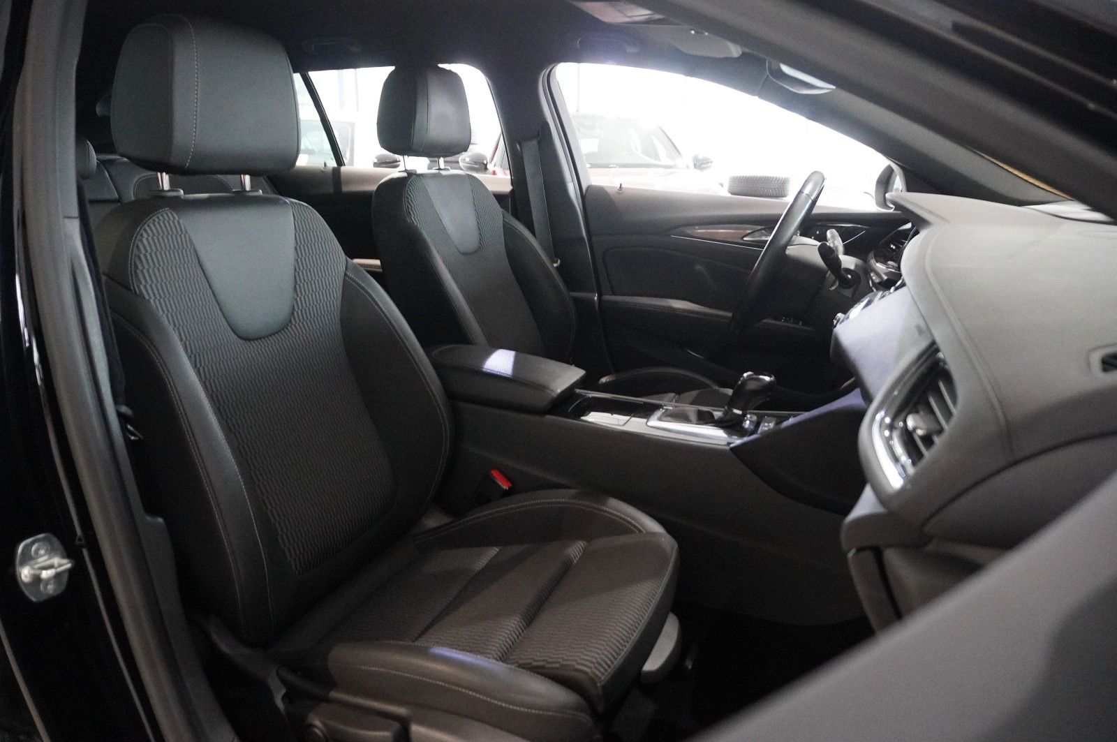 Fahrzeugabbildung Opel Insignia B ST 2.0D ELEGANCE NAVI/HUD/KAMERA/AHK