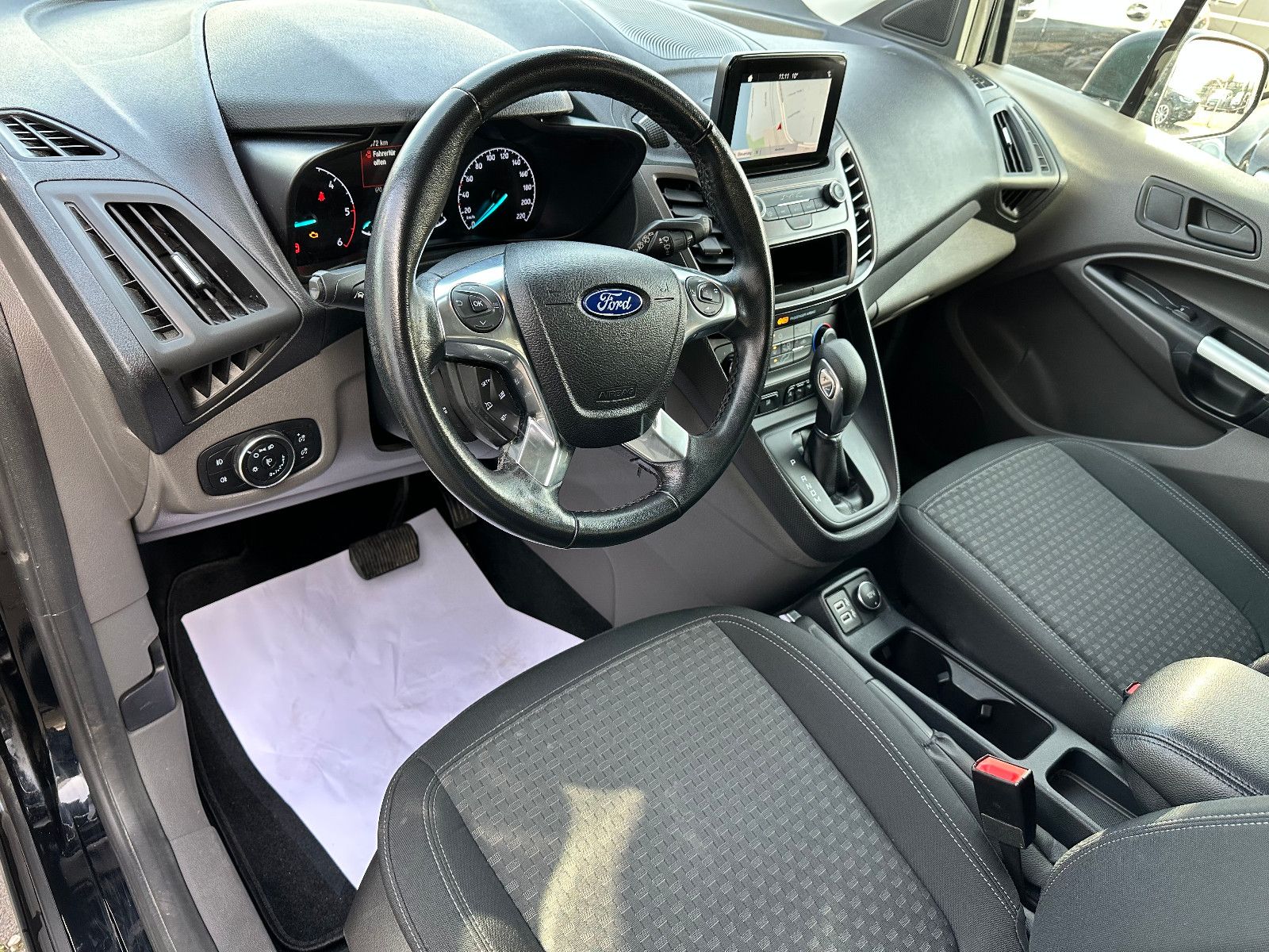 Fahrzeugabbildung Ford GRAND TOURNEO CONNECT*7 SITZER+AUTOM*