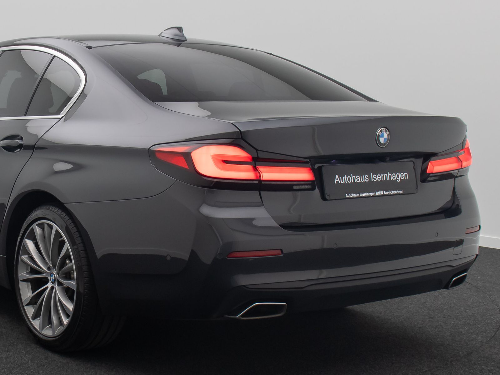 Fahrzeugabbildung BMW 530d xD 360&deg;Glasdach Laser HUD DAB HiFi SoftCl