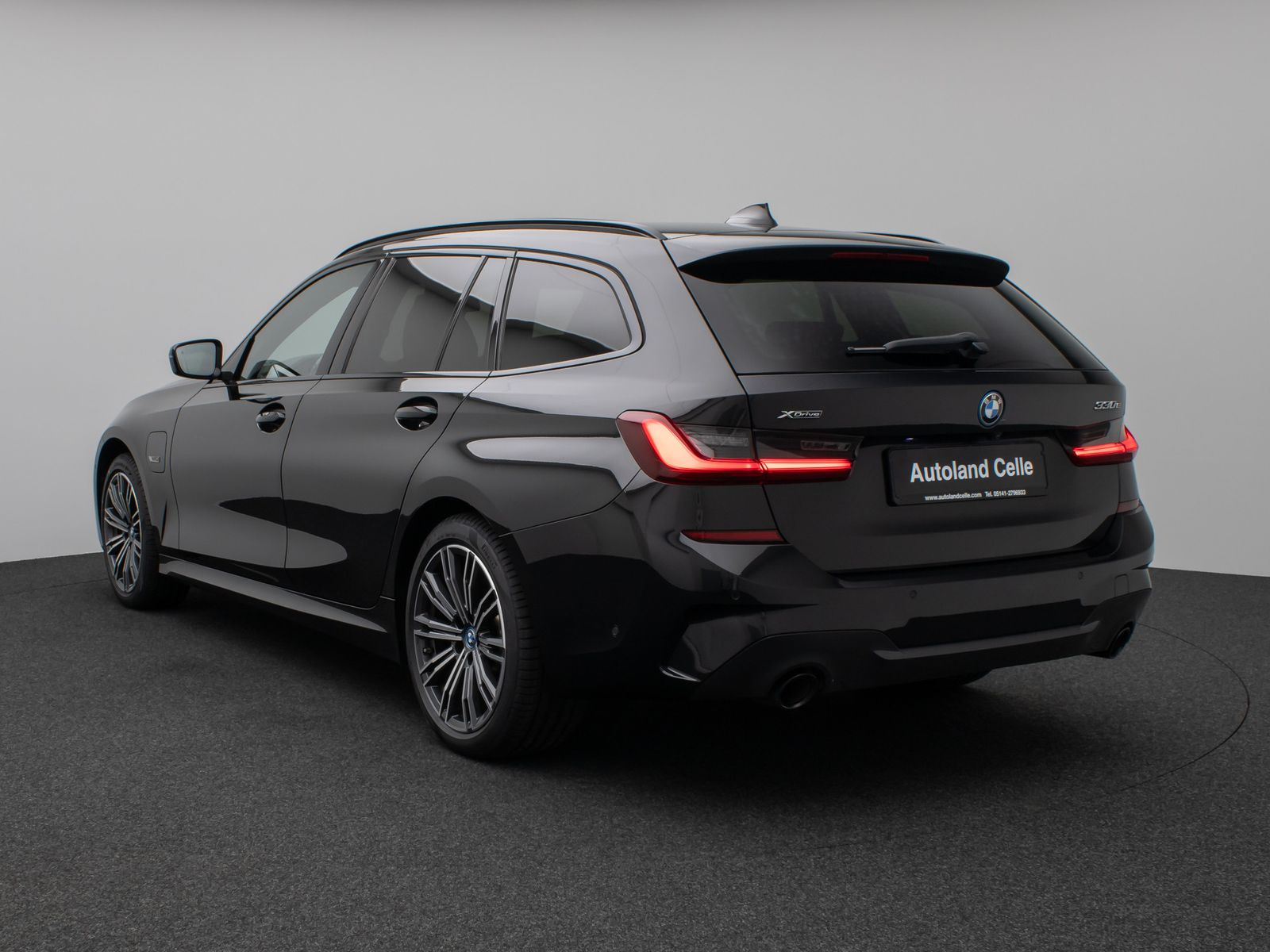 Fahrzeugabbildung BMW 330e xD M Sport Panorama Laser Kamera HUD HiFi
