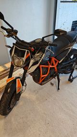 KTM 690 Duke R - KTM DUKE 690 R