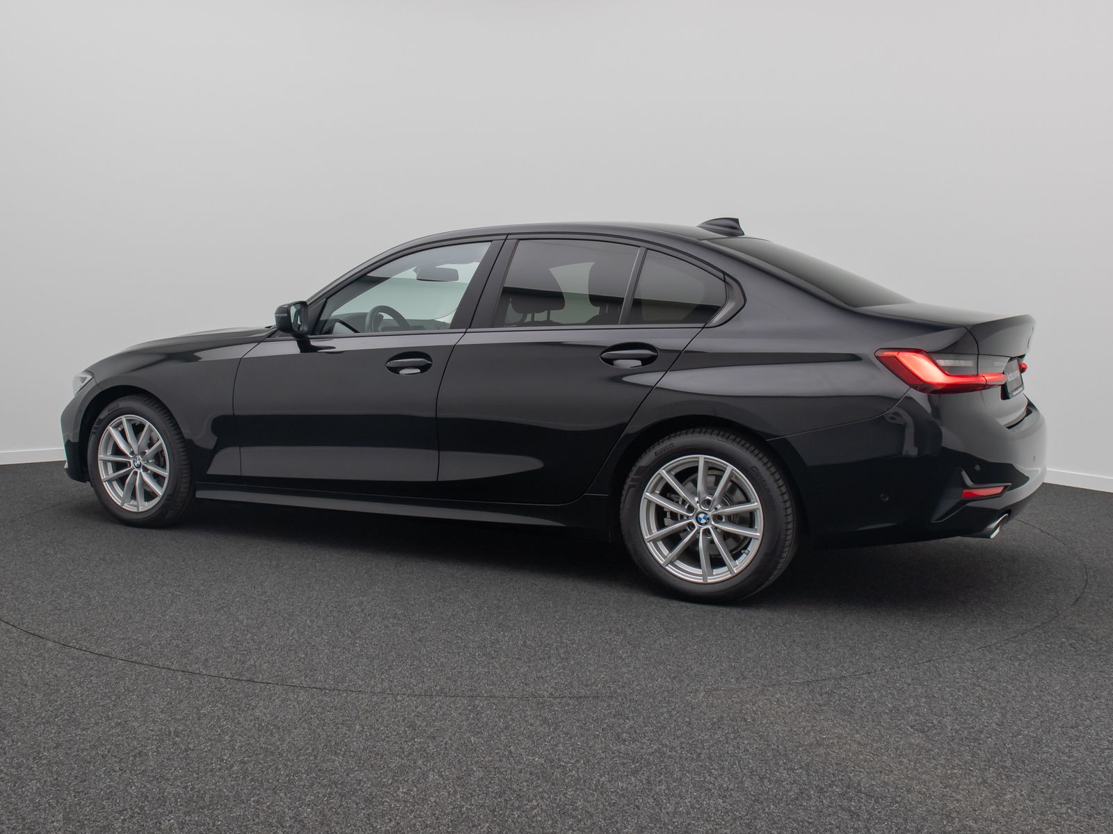 Fahrzeugabbildung BMW 320d Kamera DAB HiFi Stop&Go Fernlichtassist LED