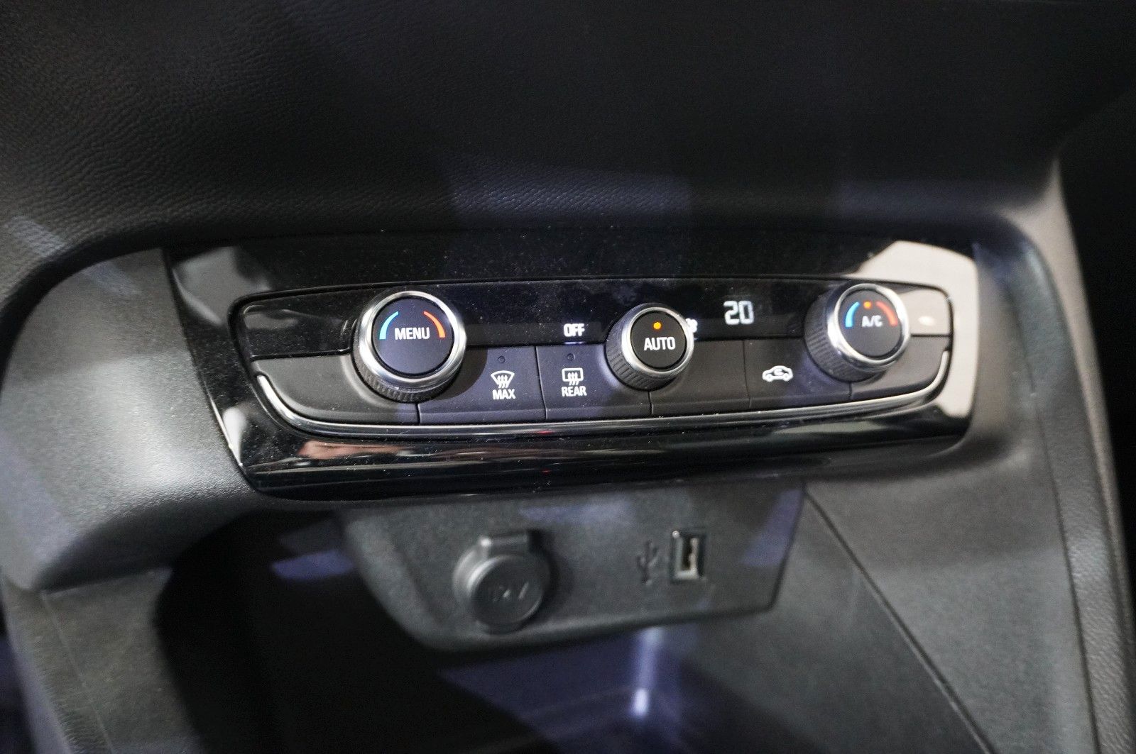 Fahrzeugabbildung Opel Corsa-e ELEKTRO 1-PHASIG NAVI/DAB/KAMEERA/VIRTU.