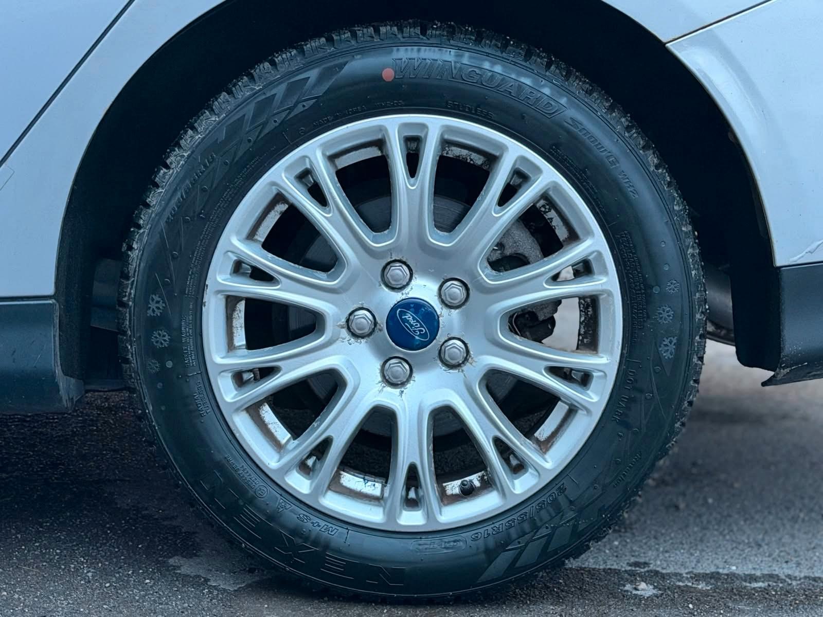 Ford Focus 2012 — photo 10