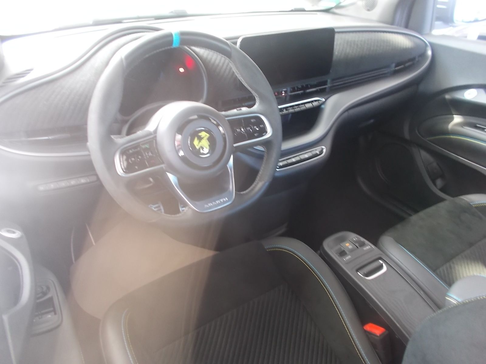 Fahrzeugabbildung Abarth 500 e C Scorpionissima 42kWh