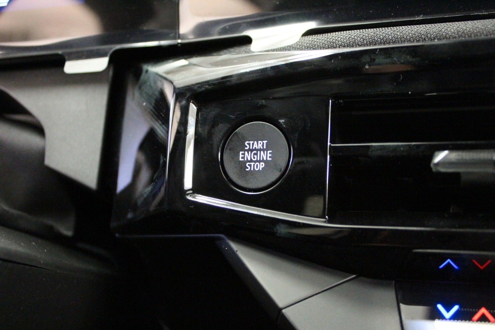 Fahrzeugabbildung Renault Clio VI E-Tech 160 Full Hybrid Techno