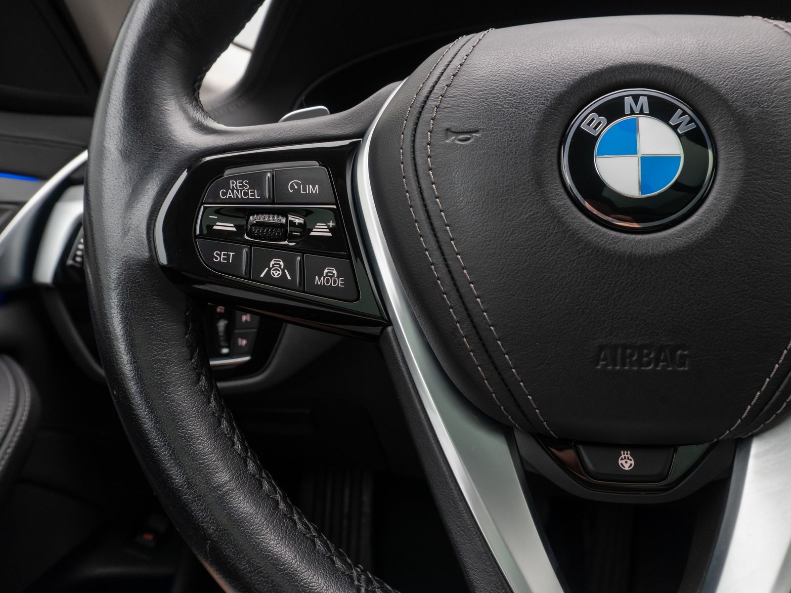 Fahrzeugabbildung BMW 540i xD Luxury Line ACC DispKey DAB Panorama HUD