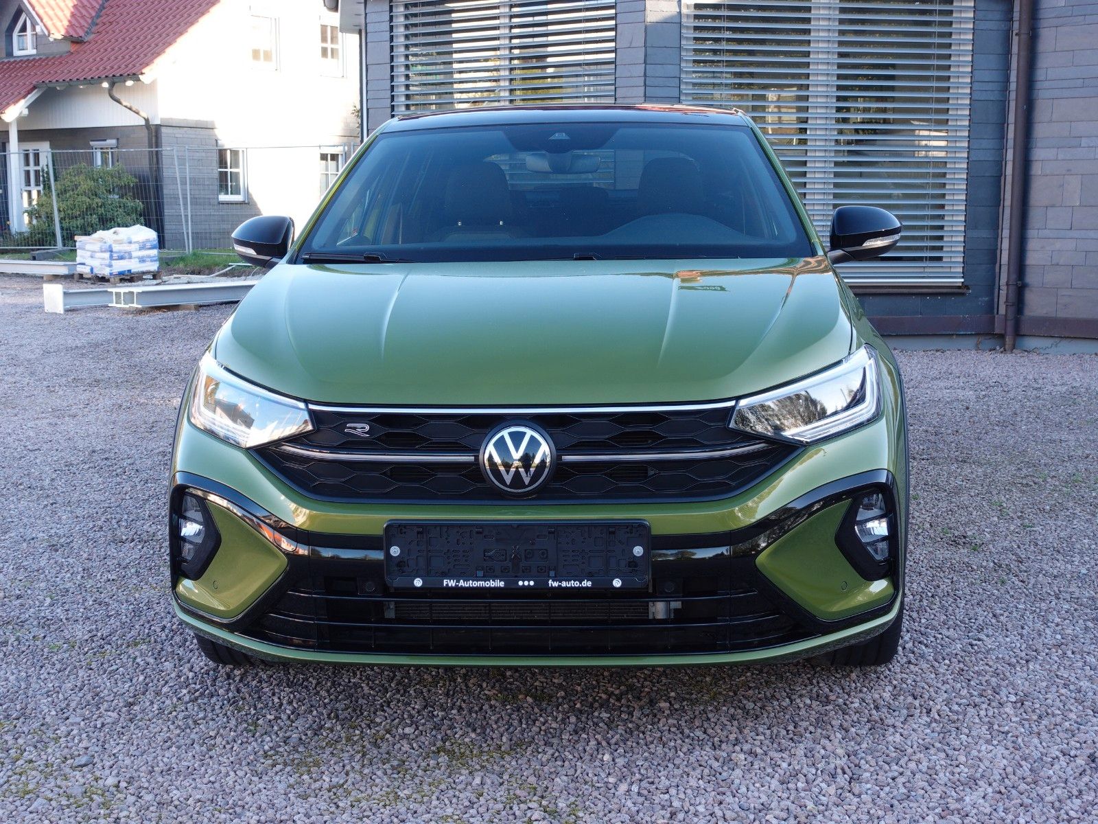 Fahrzeugabbildung Volkswagen Taigo 1.5 TSI DSG R-Line Black Style AHK Assist