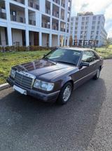 Mercedes-Benz W124 E-Klasse 220CE H-Kennzeichen - Mercedes-Benz E 220 mit Benzin-Antrieb: Sportwagen, Automatik