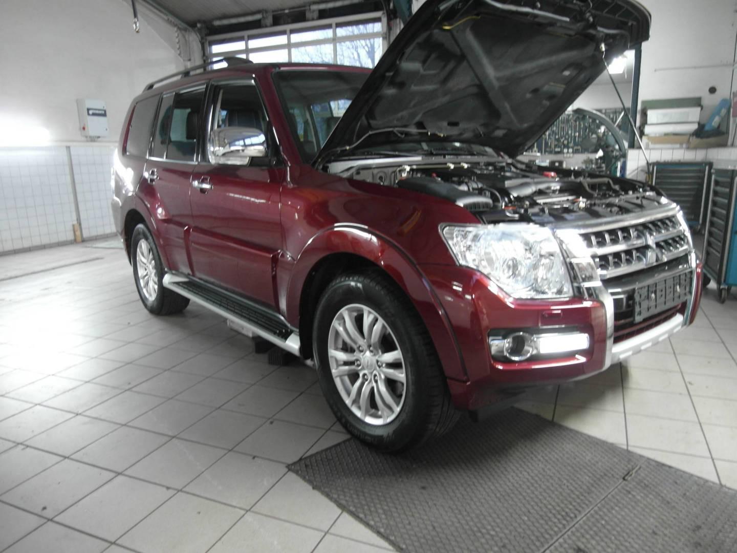 Mitsubishi Pajero TOP 3.2 l DI-D LWB AT 7-Sitzer