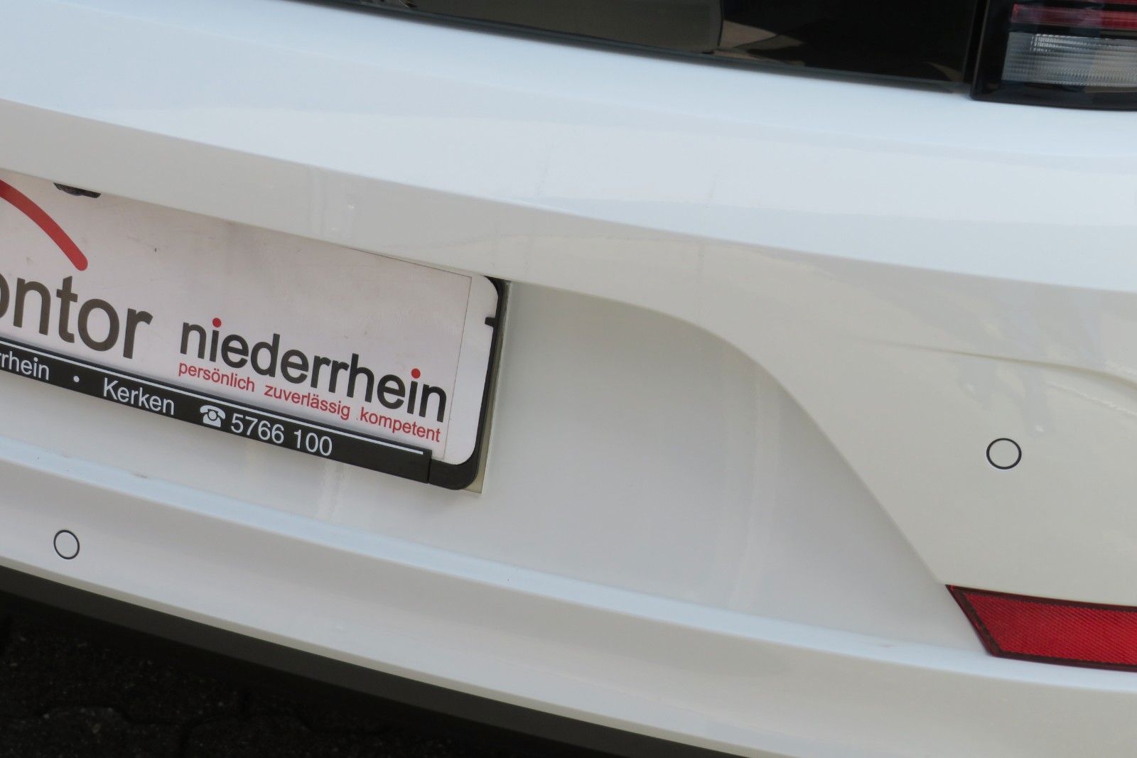 Fahrzeugabbildung Volkswagen up! 4 TÜREN KLIMA TELVOR DAB KAMERA PDC GRA 1.H