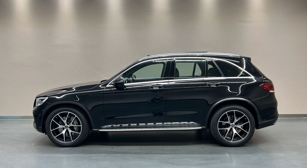 Mercedes-Benz GLC 300 GLC300 4M *AMG LINE*PANO*KAMERA*AHK*LED*CARPLAY*