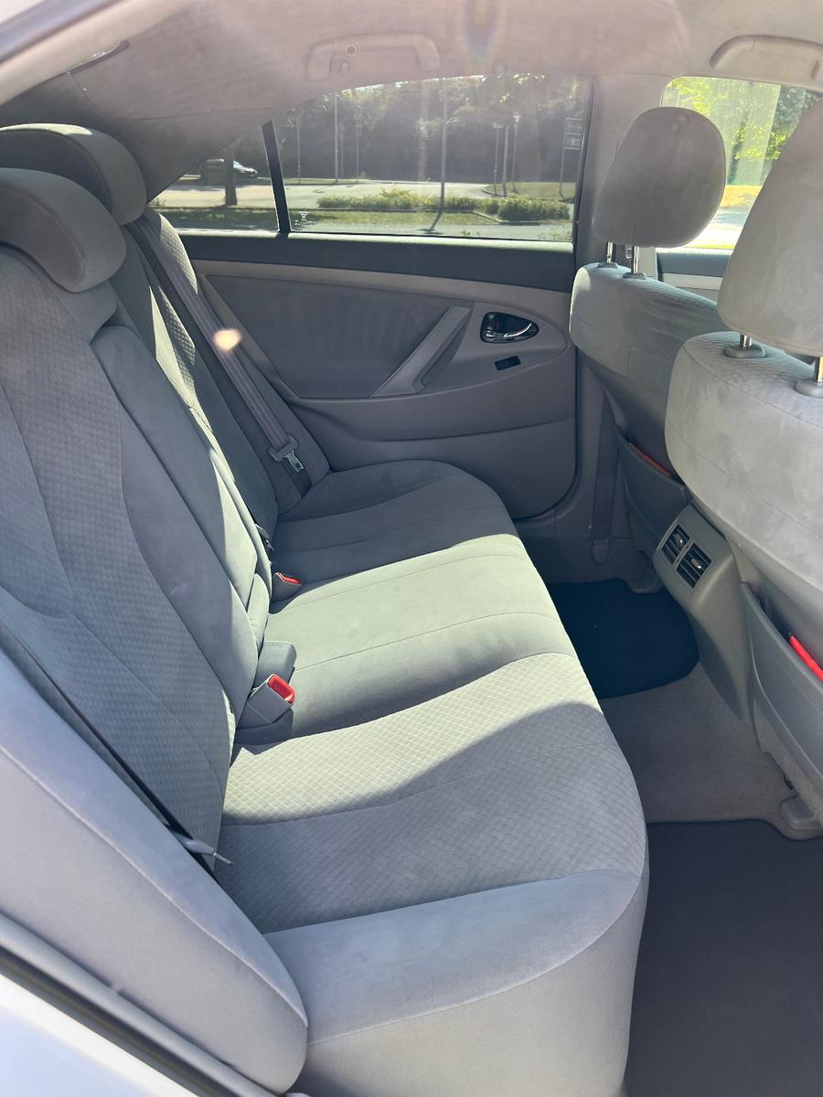 Toyota Camry 2,4L Hybrid Limousine weiß AHK PDC JBL
