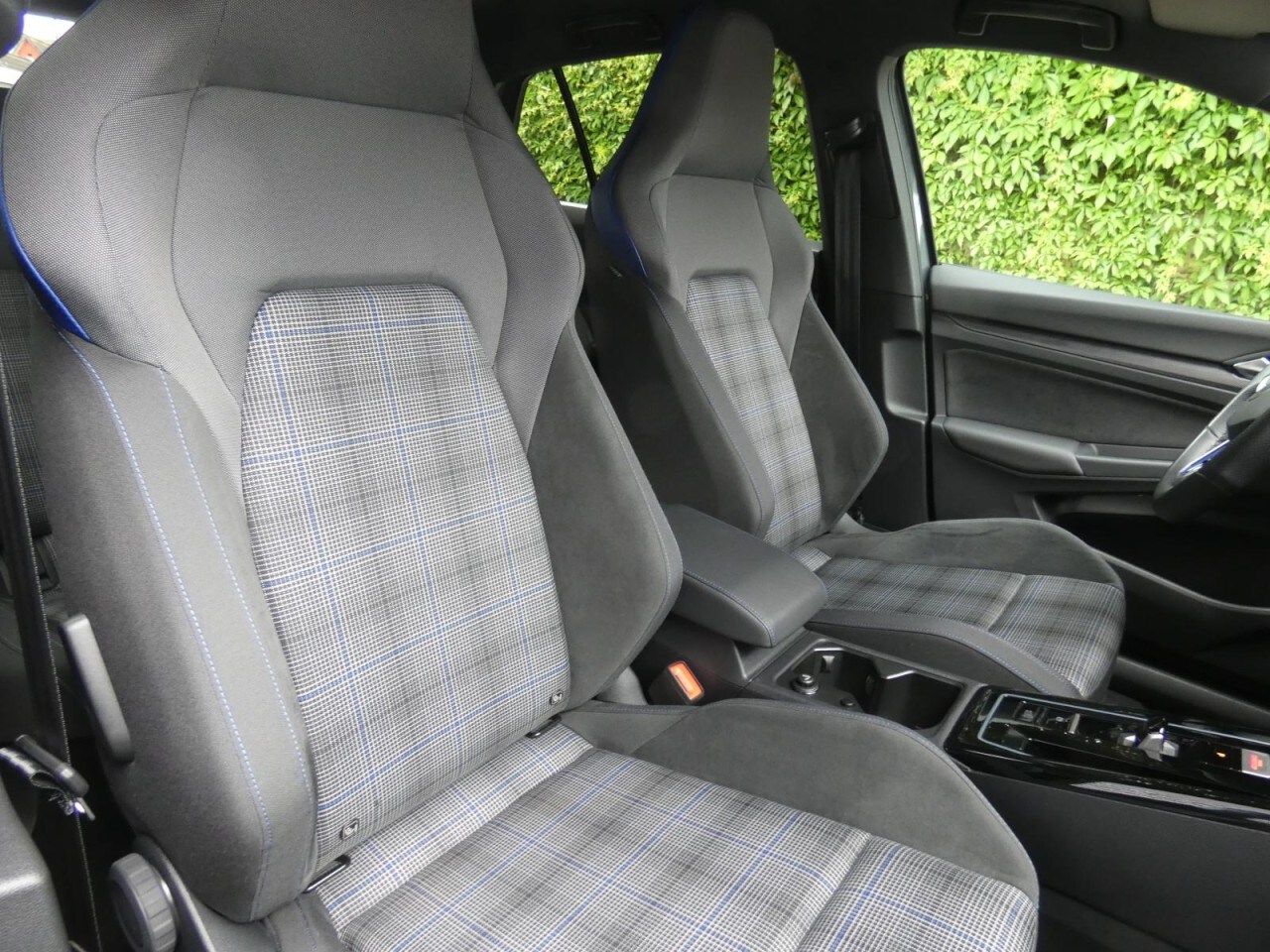 Volkswagen Golf GTE Golf VIII 1.5 TSI DSG GTE Navi AHK LED foto 4