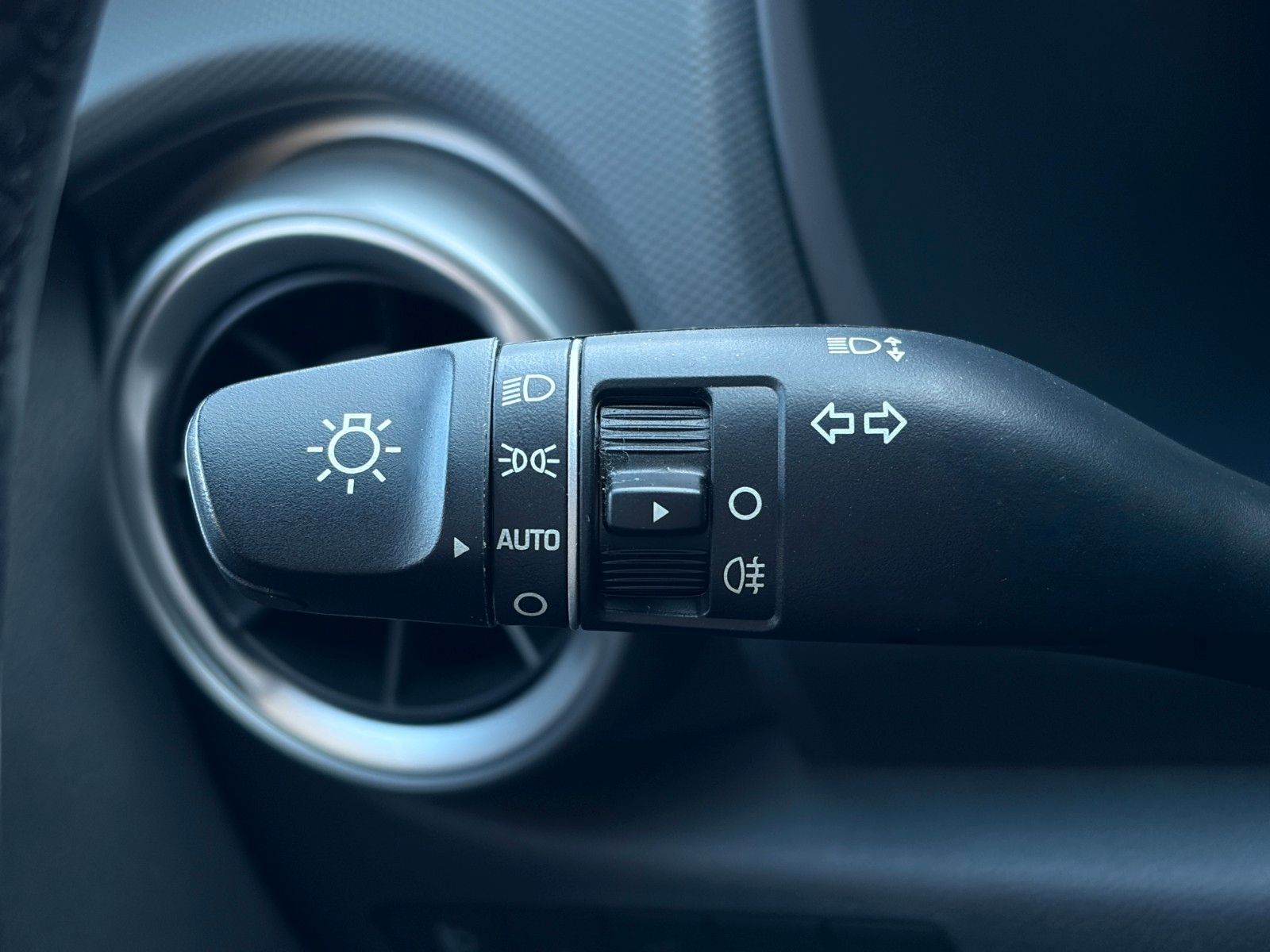 Fahrzeugabbildung Hyundai Kona e Select 2WD CarPlay FCA ACC SHZ PDC Kamera