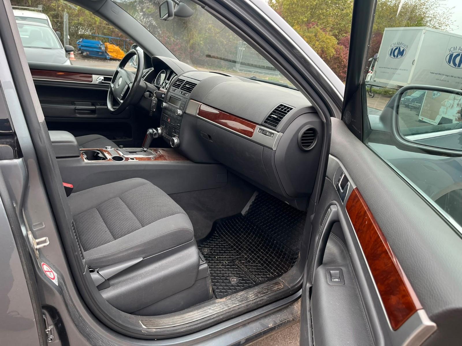 Volkswagen Touareg 2004 — photo 19