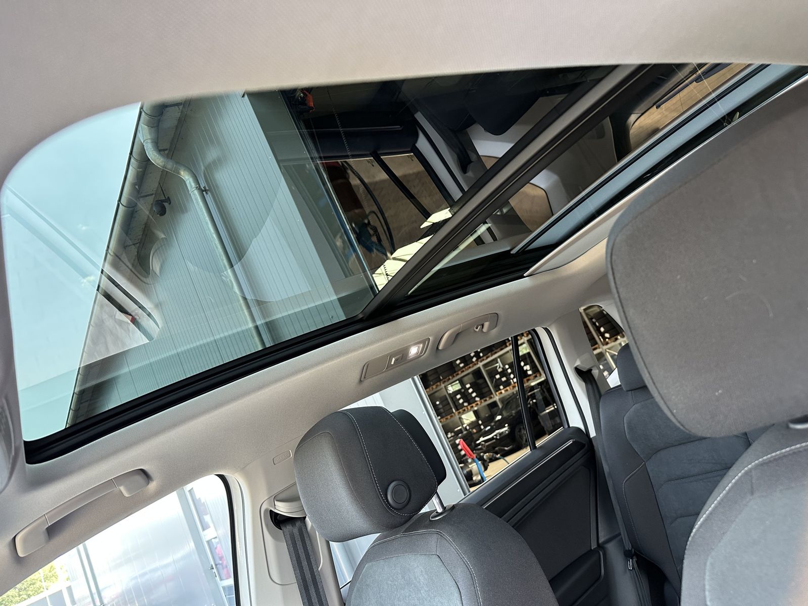Fahrzeugabbildung Volkswagen Tiguan Allspace 2.0 TDI HL 4M NAV+LED+AHK+PANORA