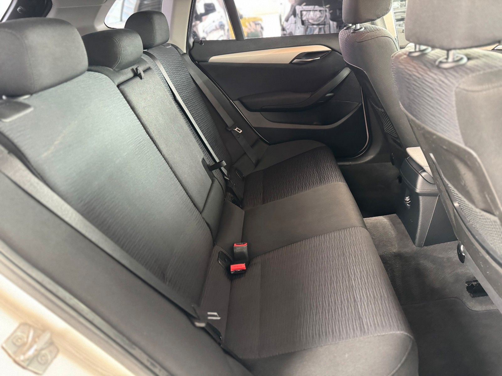 Fahrzeugabbildung BMW X1 18i sDrive GARANTIE/PDC/KLIMA/SZH/TEMPO/XENON