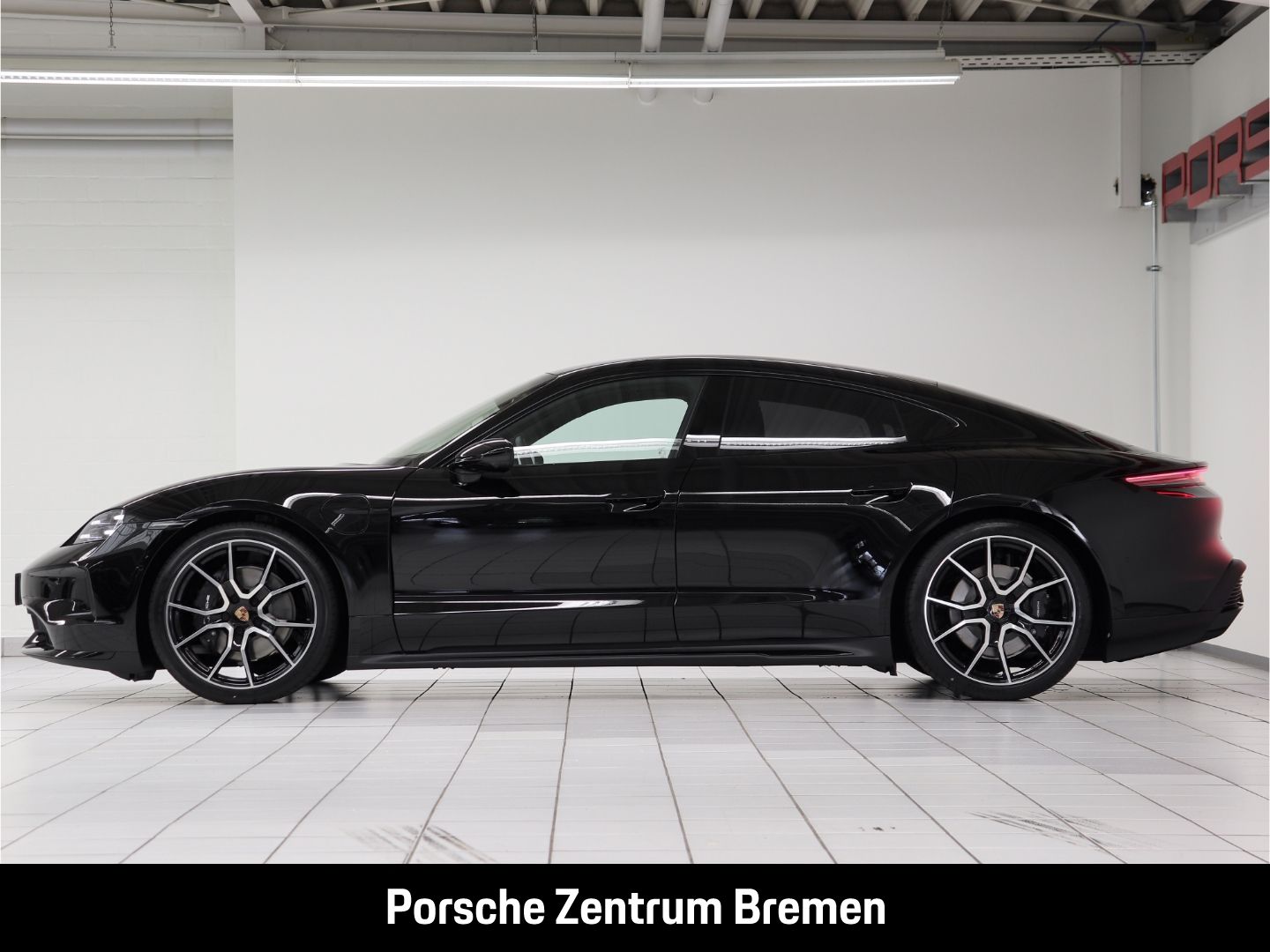 Porsche Taycan Black Edition Panoramadach Head-Up 21'' imagem 2