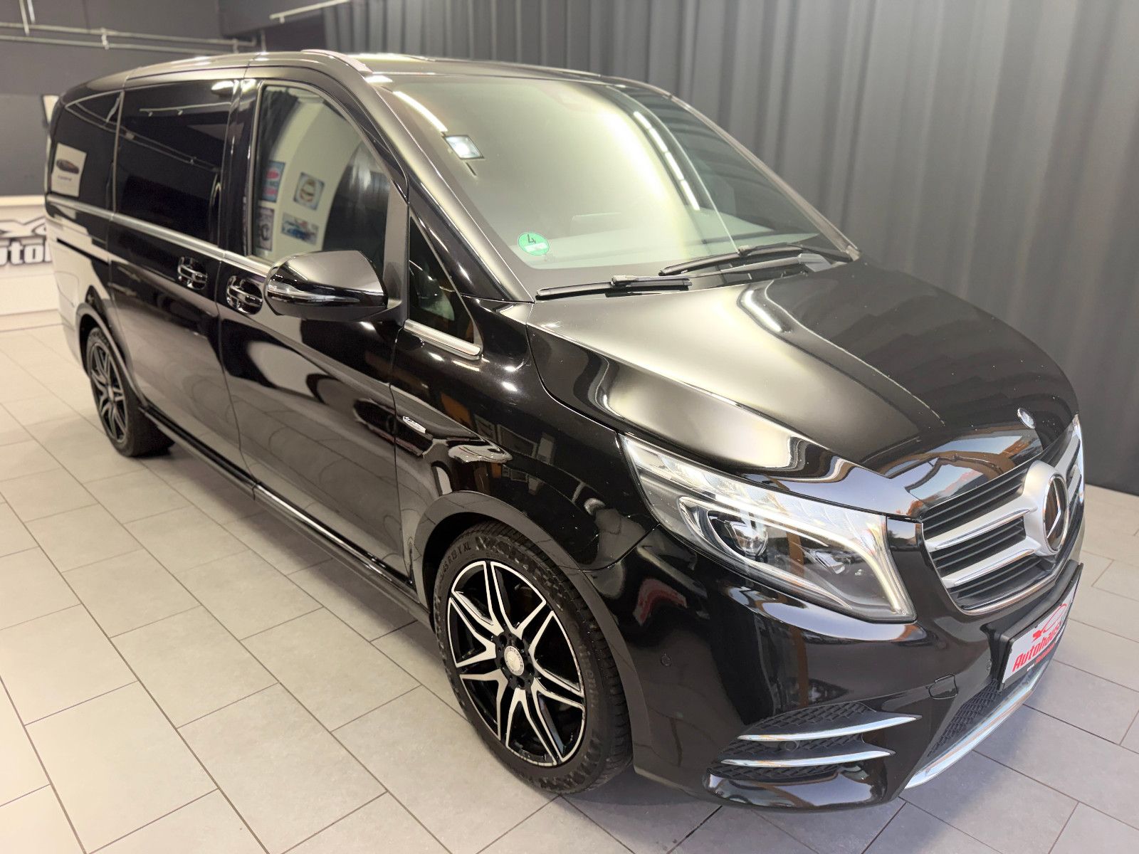 Fahrzeugabbildung Mercedes-Benz V 250d AVANTGARDE AMG EDITION lang|360°|AHK|LEDE