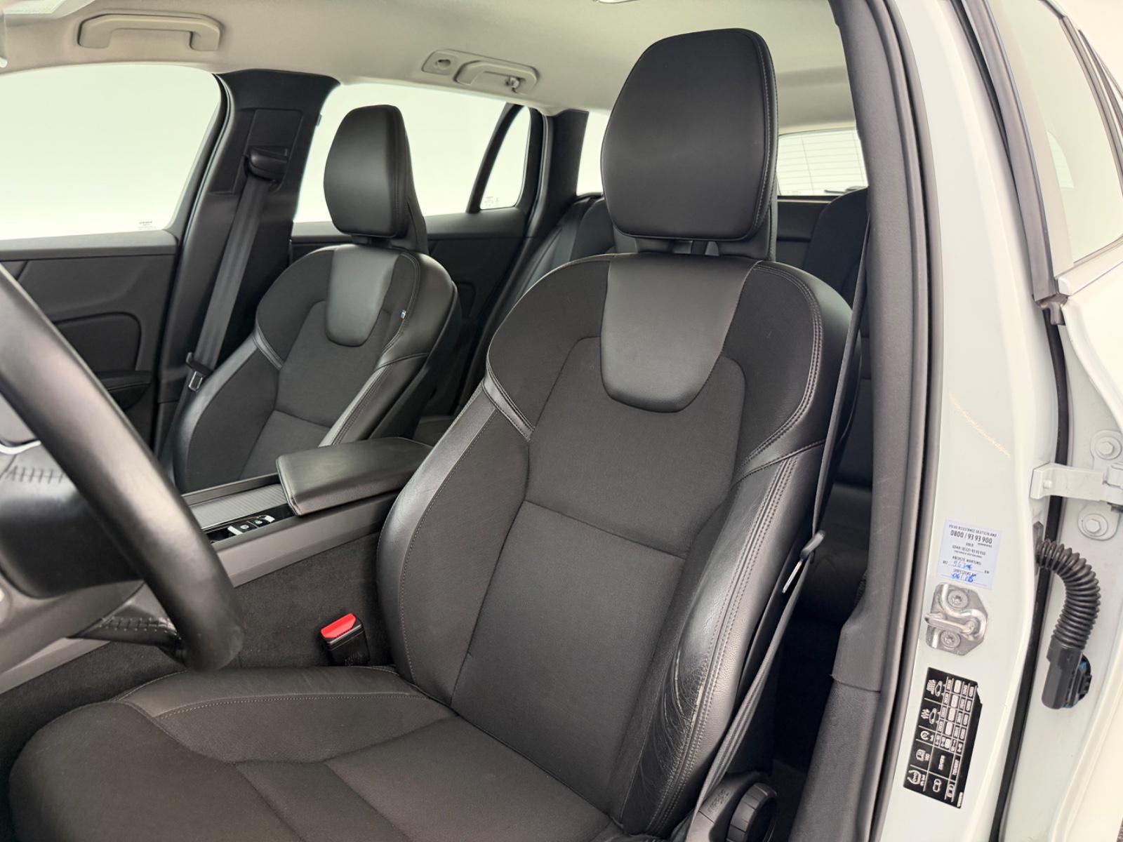 Volvo V60 Kombi*MOMENTUM PRO*LED-R.KAM-TEMPO-SPUR-SHZ