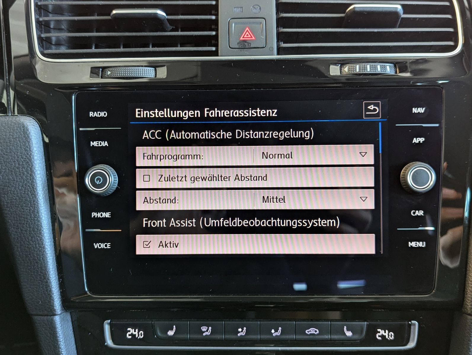 VW Golf 2.0 TDI DSG IQ.DRIVE App-Connect ACC AHK - Image 25