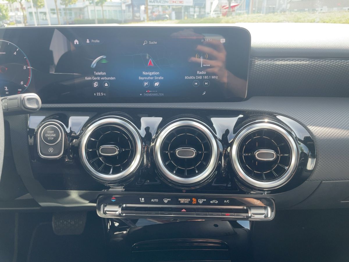 Fahrzeugabbildung Mercedes-Benz A 200 d LED/Navi/Pano/Kamera/MBUX