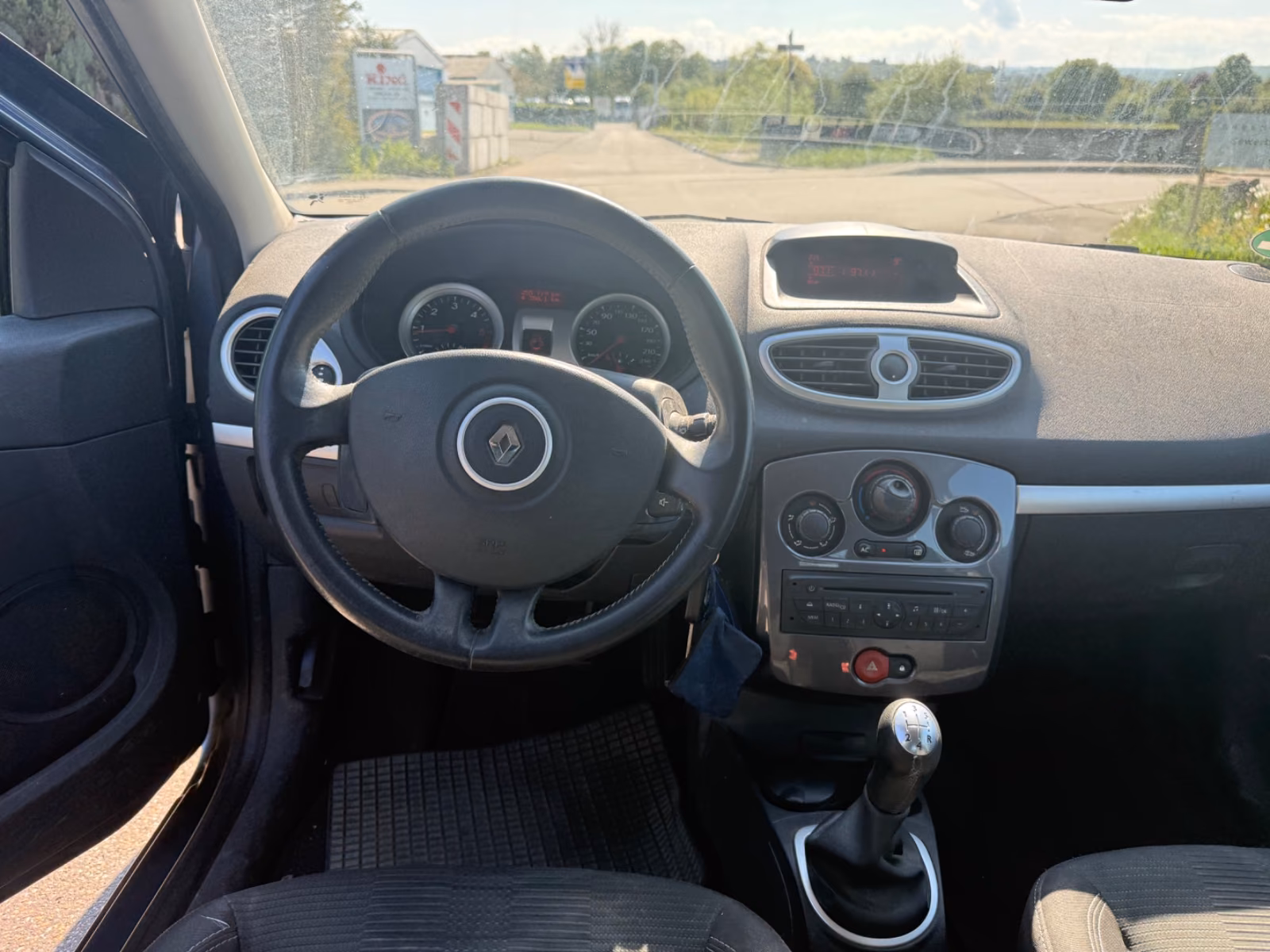 Renault Clio 2011 — photo 12