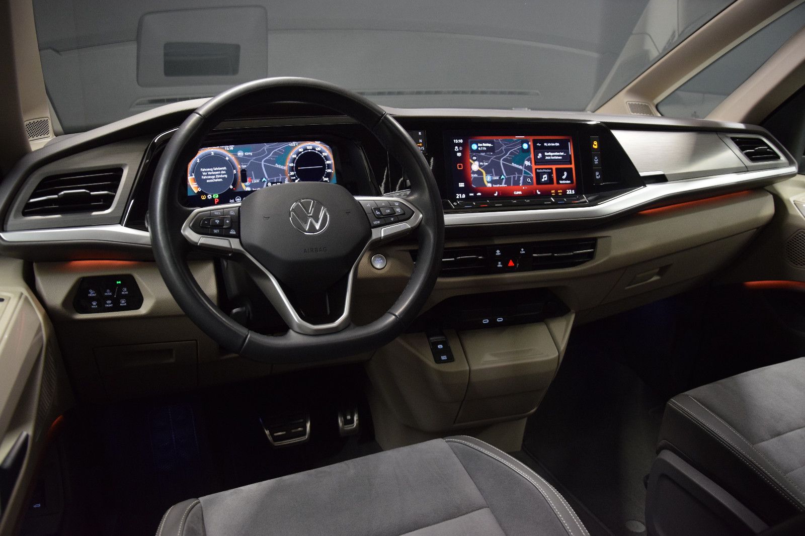 Fahrzeugabbildung Volkswagen T7 Multivan Style Lang Pano ACC Matrix AHK vis-a