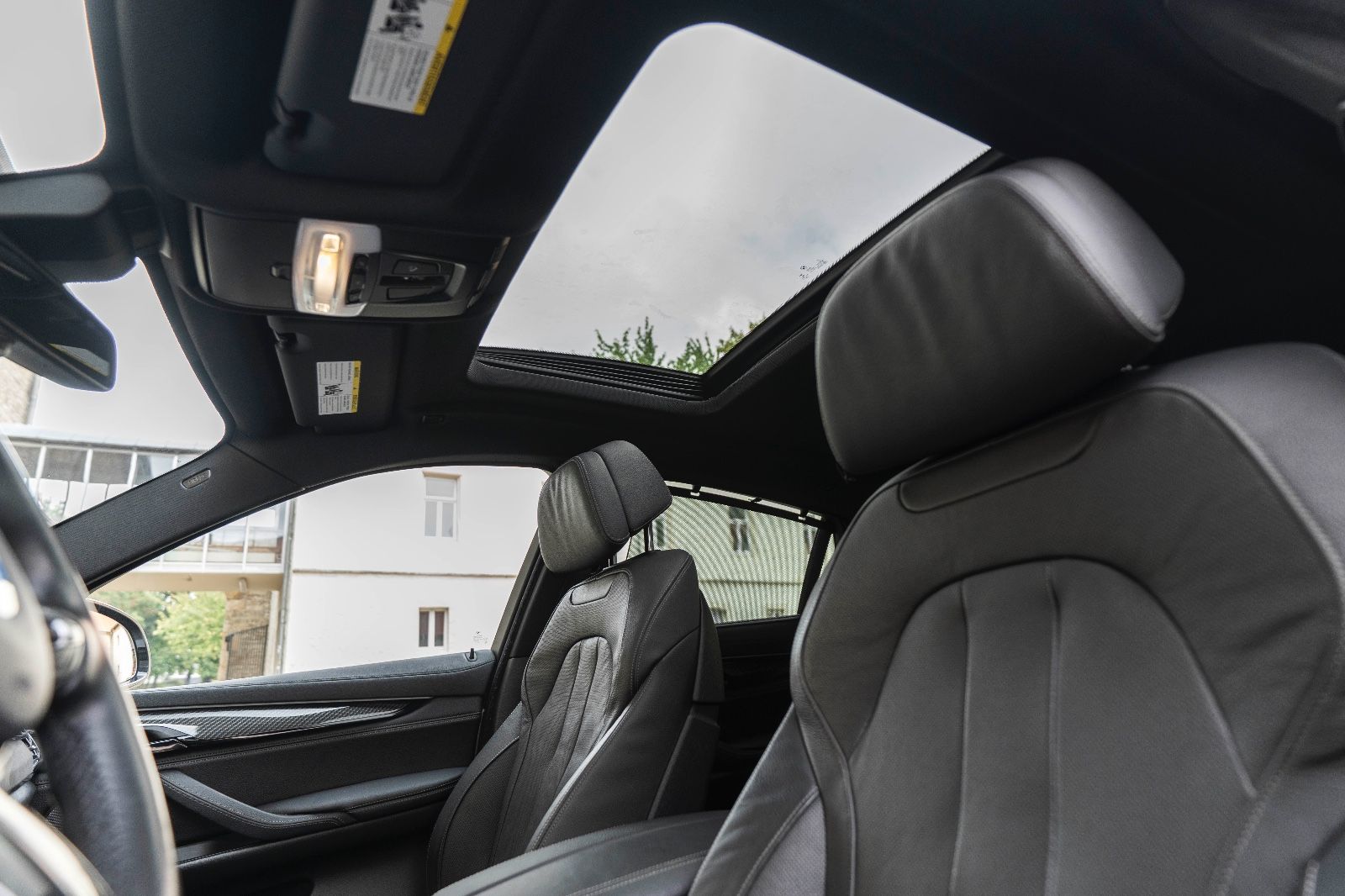 Fahrzeugabbildung BMW X6 xDrive50i M-SPORTPAKET ACC HUD LED 360° H&K