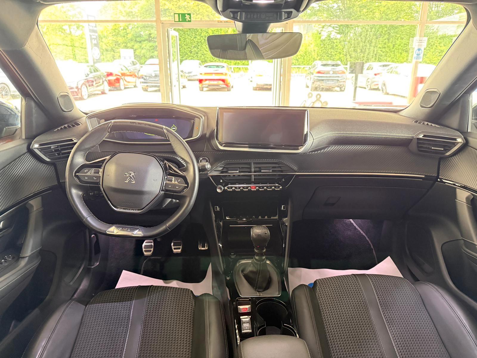 Peugeot 2008  GT LINE LED NAVI PANO ACC VIRTUAL