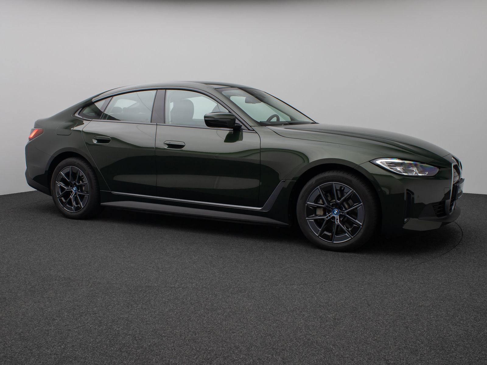 Fahrzeugabbildung BMW i4 eD40 Gran Coupè Kamera DAB HUD Alarm Komfort