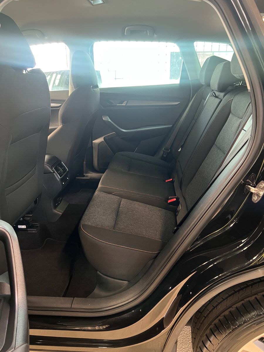 Fahrzeugabbildung SKODA Karoq Clever *4x SITZHEIZUNG*BEHEIZBARES LENKRAD