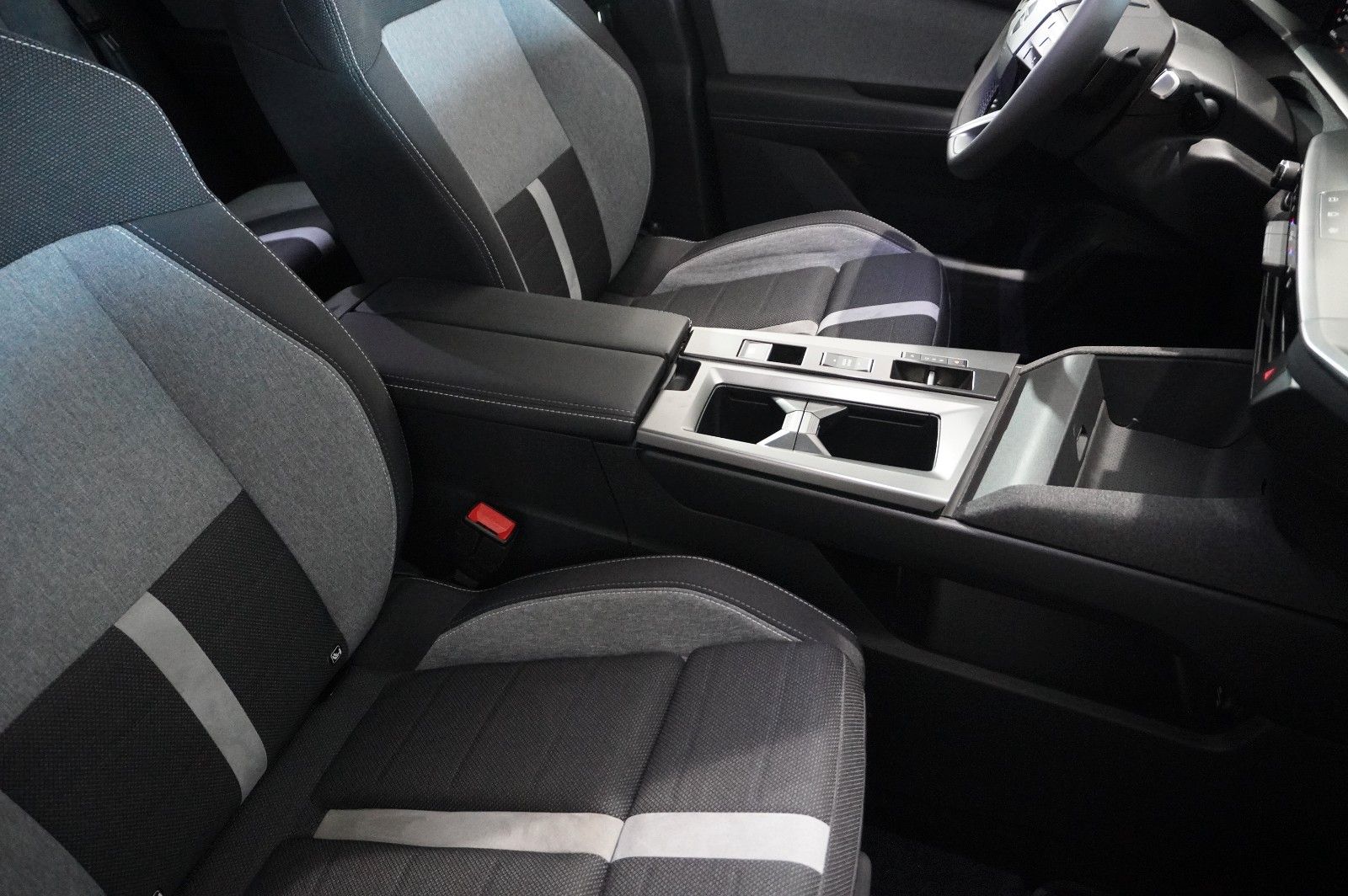 Fahrzeugabbildung Opel Grandland 1.2 48V HYBRID EDIT. NAVI/LED/KAMERA