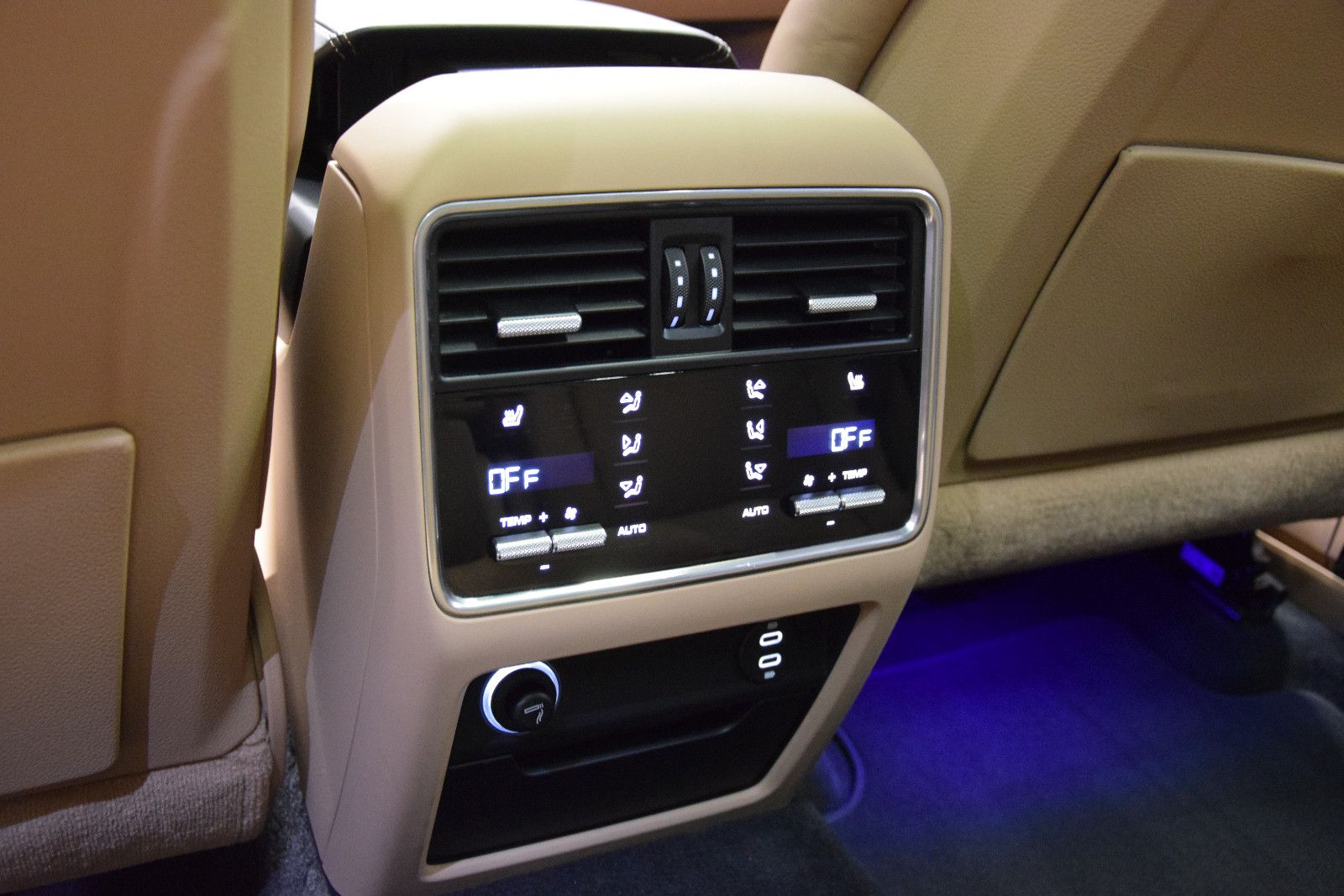 Fahrzeugabbildung Porsche Cayenne S Pano ACC Chrono BOSE HuD Memory 360°