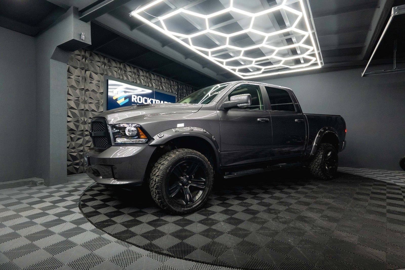 Fahrzeugabbildung Dodge RAM 5.7 V8 HEMI 4x4 Sport OFFROAD NightPaket 19%