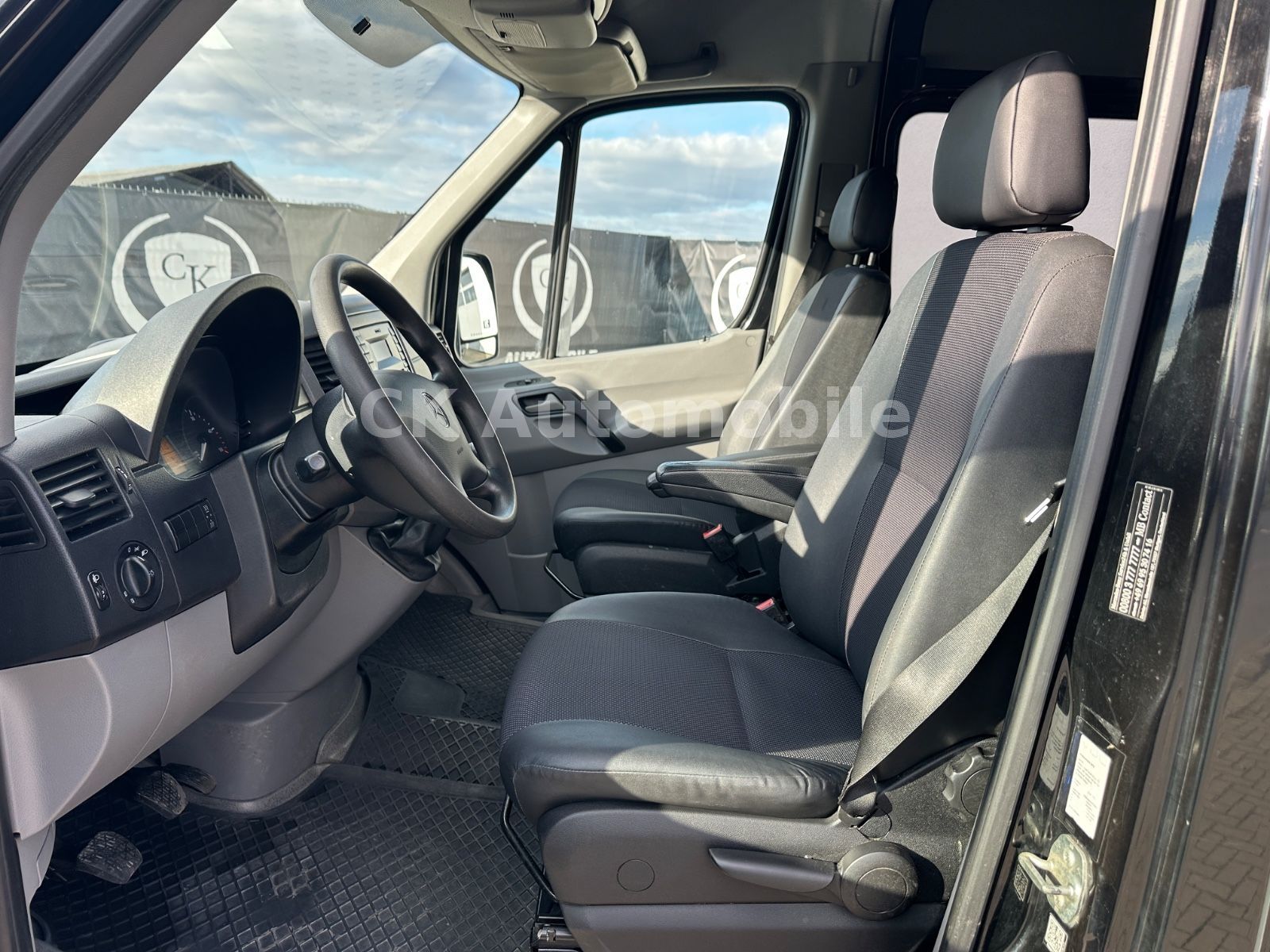 Fahrzeugabbildung Mercedes-Benz Sprinter II Kasten 316 CDI Mixto Maxi/ 5 Sitze