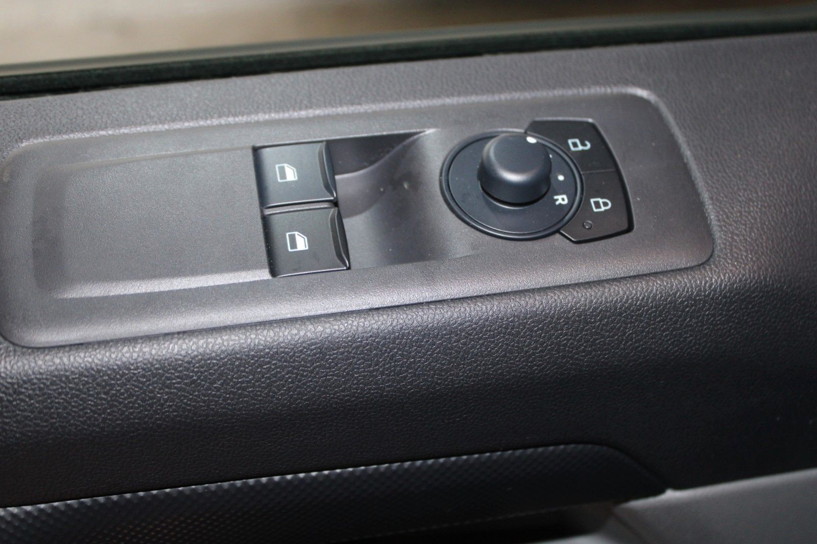 Fahrzeugabbildung Ford Transit Custom TREND PHEV L1 LED CAM Technologie