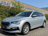 Skoda Scala Kombi Cool Plus 110PS/1.HAND/AHK/PDC - silberne Skoda Scala