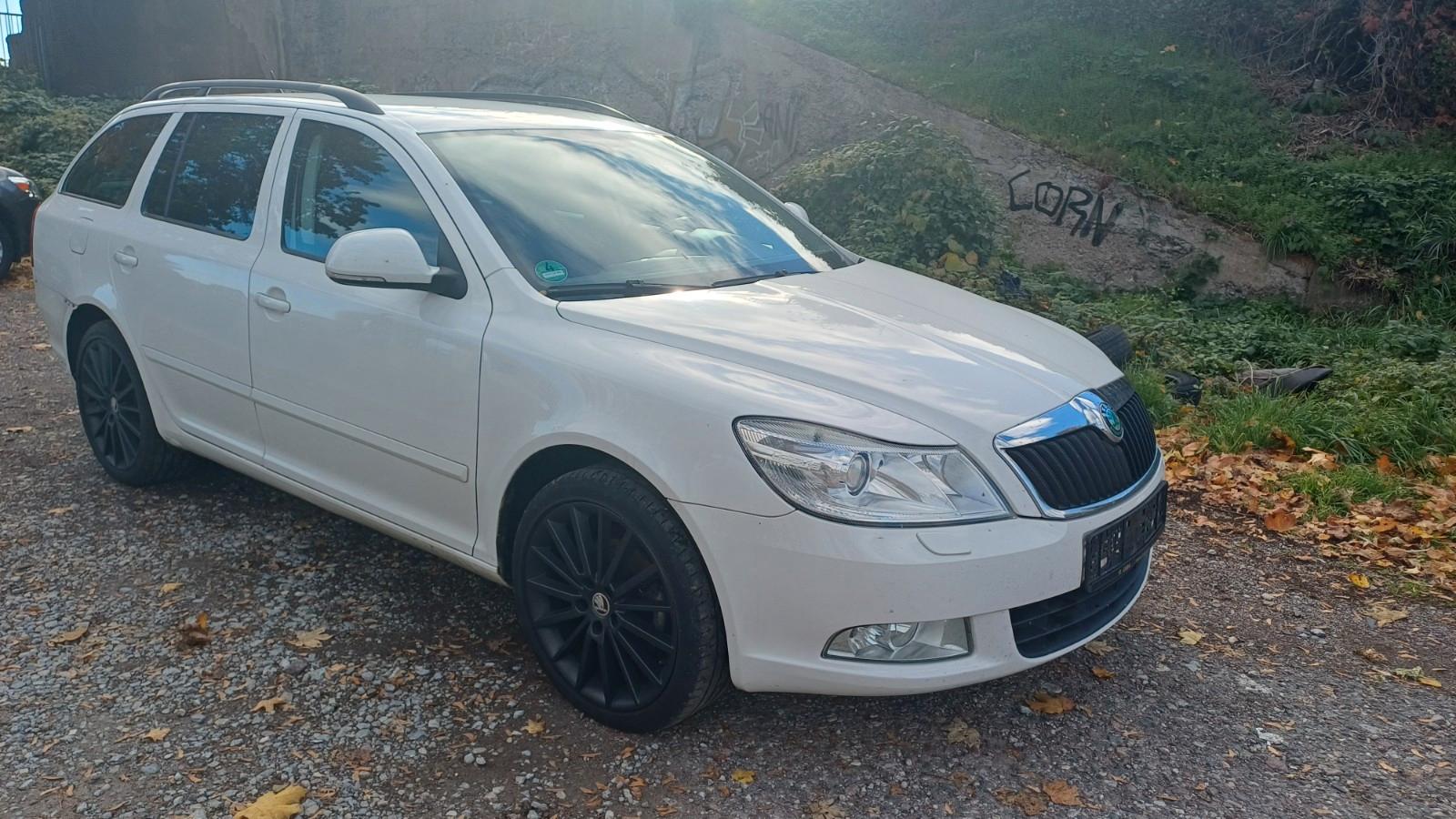 Skoda Octavia 2011 — interior