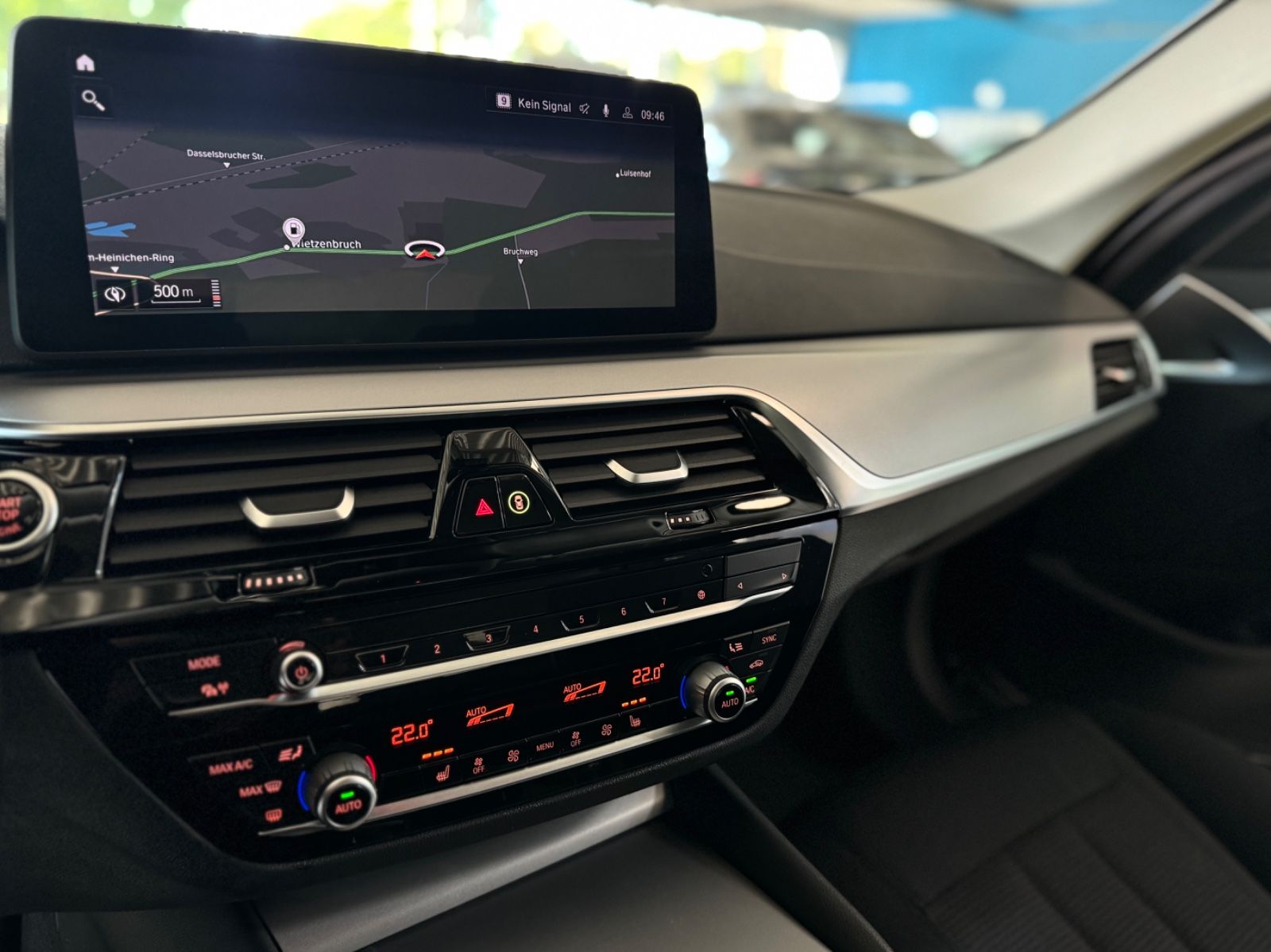 Fahrzeugabbildung BMW 530i Kamera DAB WLAN Fernlichtassist Alarm AHK