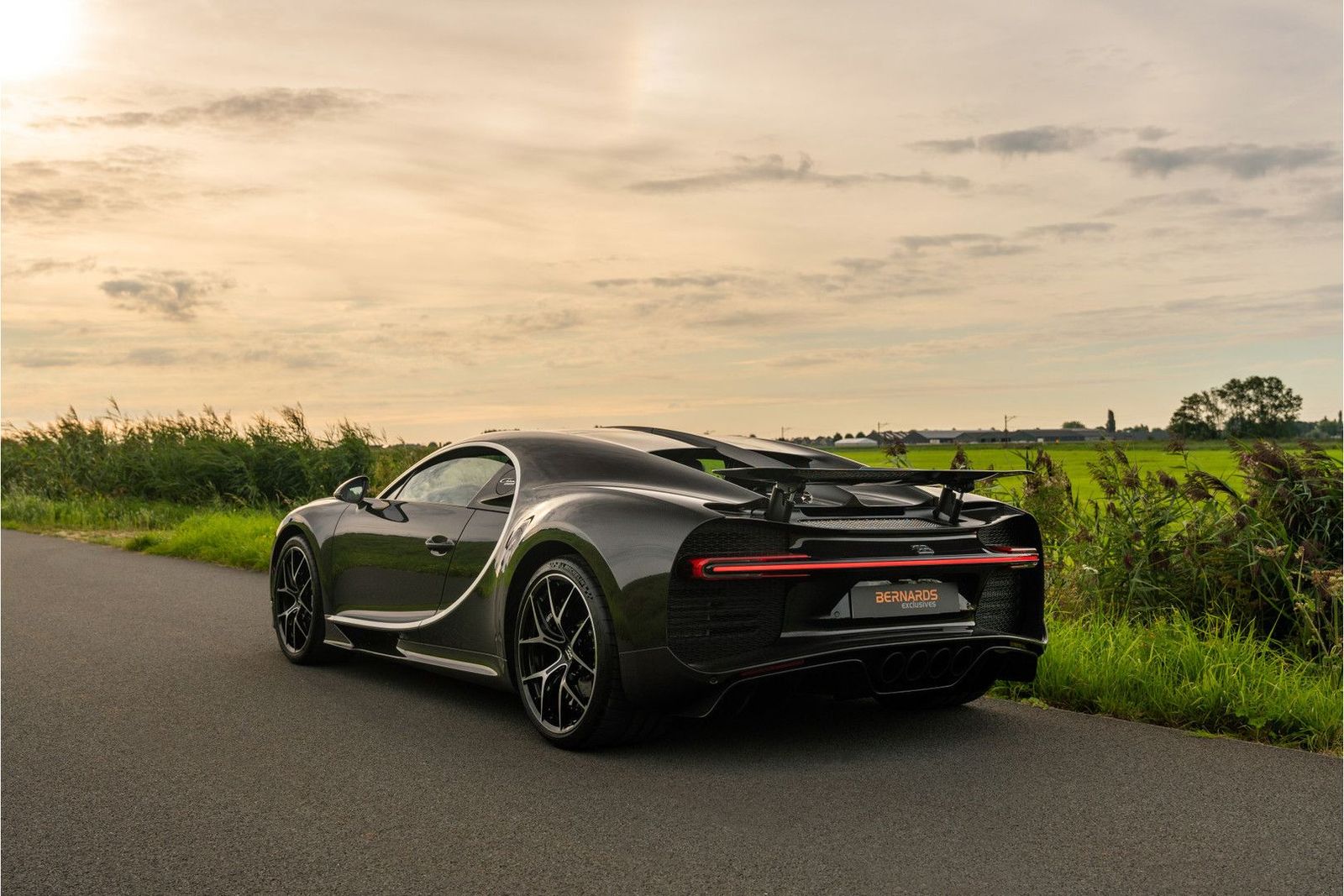 Bugatti Chiron Sport - Visible Carbon - Sky View - 1 of imagem 3