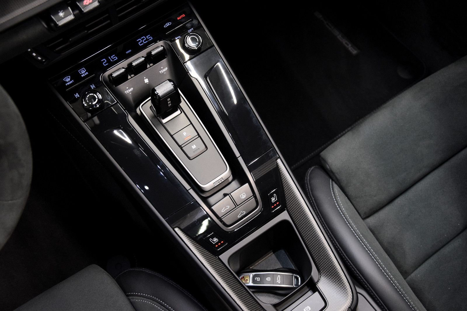 Fahrzeugabbildung Porsche 911 / 992.2 Carrera GTS T-Hybrid Lift Pano PDLS+