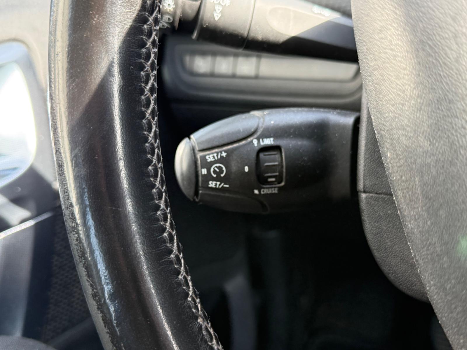 Peugeot 2008 2015 — photo 15